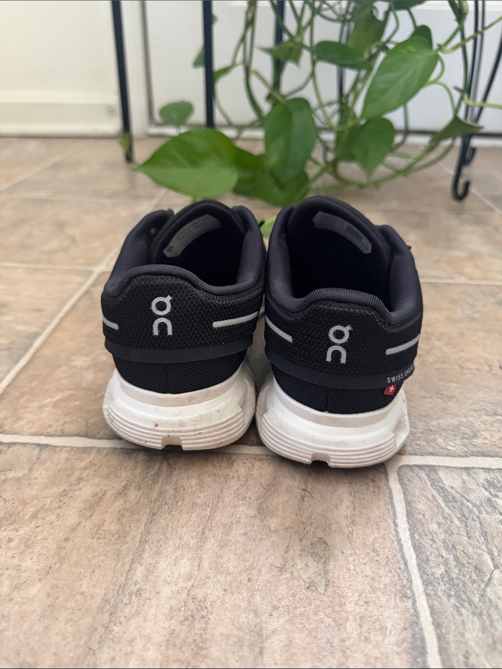 On Running Black and White women’s  Cloud-style Running Shoes - Picture 4 of 5